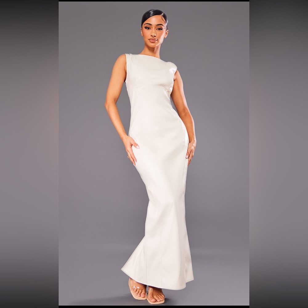 00 sleeveless dress